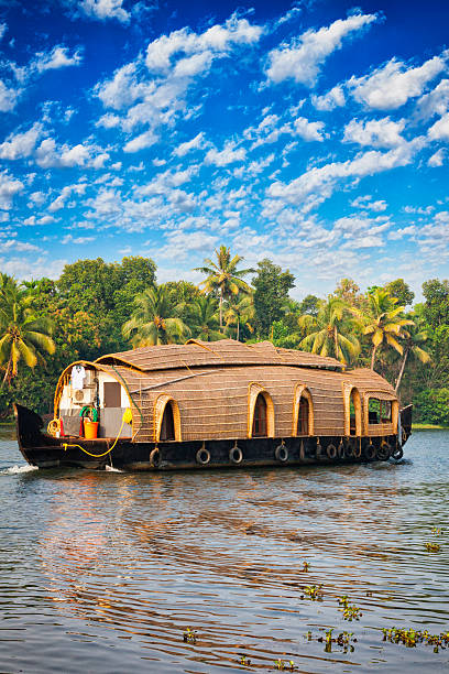 barco-casa em backwaters de kerala na índia - kerala imagens e fotografias de stock