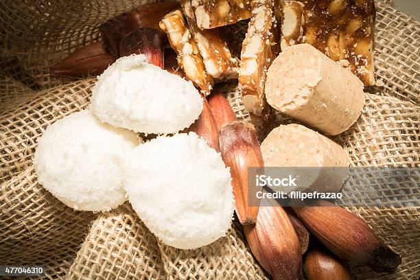 Mesa Con Algunas Brasileño Deliciosa Fiestas Juninas Tema Foto de stock y más banco de imágenes de 2015