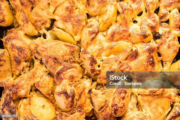 Pedaços De Frango Assado E Batata - Fotografias de stock e mais imagens de Alho - Alho, Alimentação Saudável, Almoço