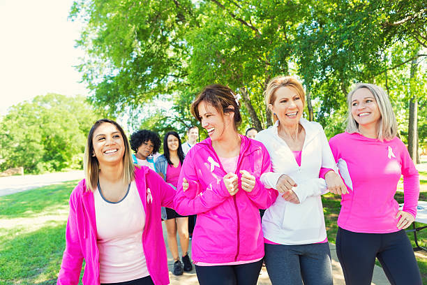 여자대표 건널목 결승선 함께 유방암 인식 인종 - breast cancer walk 뉴스 사진 이미지