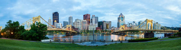 istock Pittsburgh, Pennsylvania At Night 477078368
