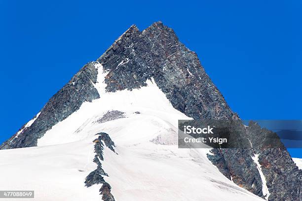 Pinnacle Mit Schnee Unter Und Einem Klaren Blauen Himmel Stockfoto und mehr Bilder von Abenteuer