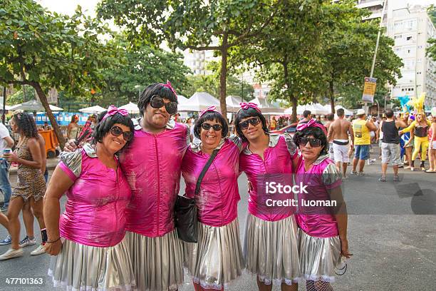 Улица Карнавал В Риодежанейро — стоковые фотографии и другие картинки Breast Lobule - Breast Lobule, Nudie Suit, Большой город