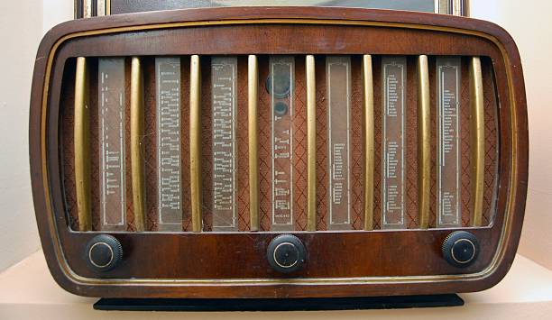 istock Vintage radio 477101552