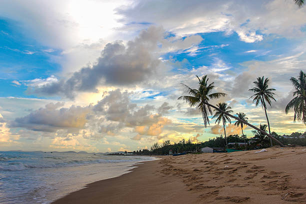 istock Phu Quoc beach at sunrise 477111240