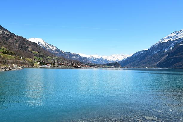 スイスアルプスの湖 - berne switzerland thun jungfrau ストックフォトと画像