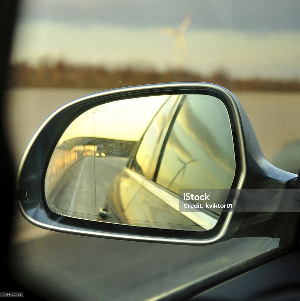 Lato posteriore sinistro della visione mirror di noleggio - Foto stock royalty-free di Ambientazione esterna