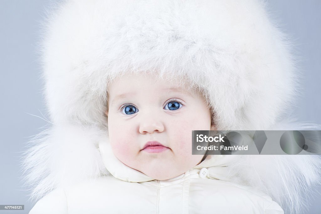 Belo Bebê Menina em uma jaqueta de inverno - Foto de stock de Alegria royalty-free
