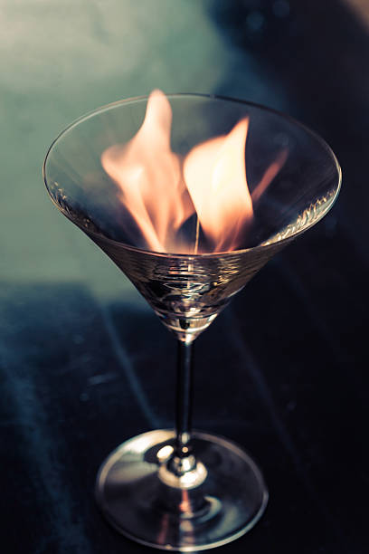 martini-glas mit kamin - martini brand vermouth stock-fotos und bilder