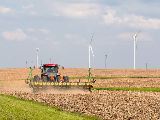 landwirtschaft von wind farm - green crop tractor planting stock-fotos und bilder