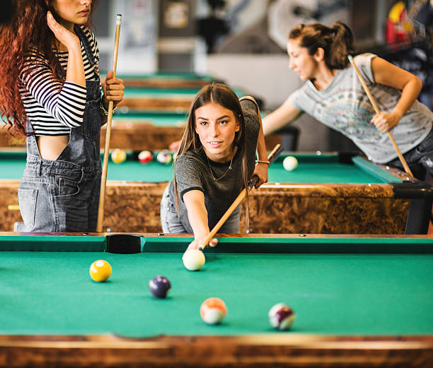 istock Happiness friends in a pub 477199482