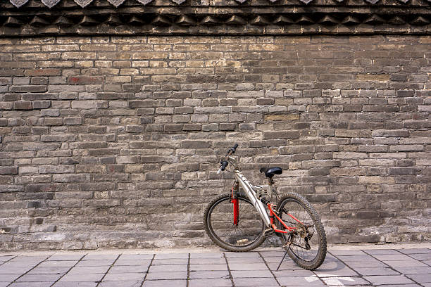 istock bike stopping beside wall 477207332