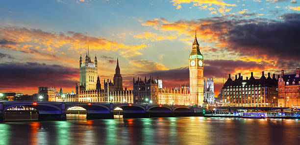 casas del parlamento y el big ben, london, reino unido - houses of parliament london london england famous place panoramic fotografías e imágenes de stock