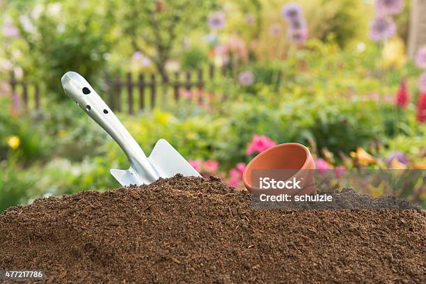 Humus Soil Hand Shovel Leerer Clay Pot Stock Photo - Download Image Now - Dirt, Flower Pot, Flower