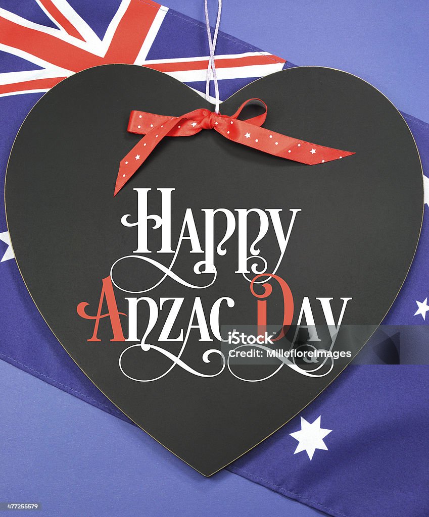 Felice Giorno di Anzac saluto su lavagna a forma di cuore - Foto stock royalty-free di ANZAC Day