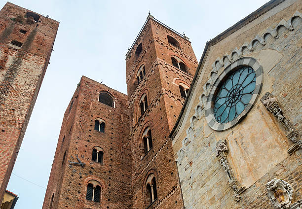 알바 - italy albenga liguria tower 뉴스 사진 이미지