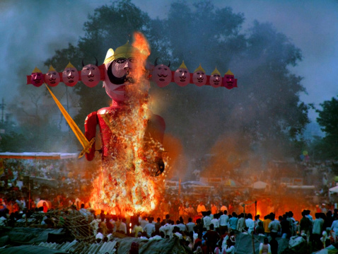 Estatua de Demonio ravan efigie en dussera dusera festival, India photo