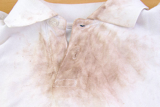 очень грязные белая рубашка - coffee alcohol wine chocolate стоковые фото и изображения