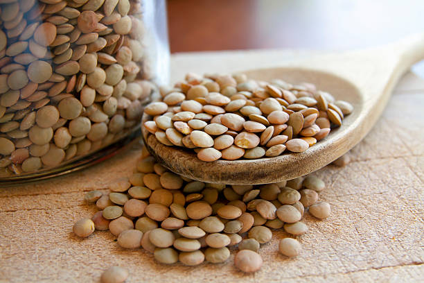 lentejas leguminosas granos - alimentos deshidratados fotos fotografías e imágenes de stock