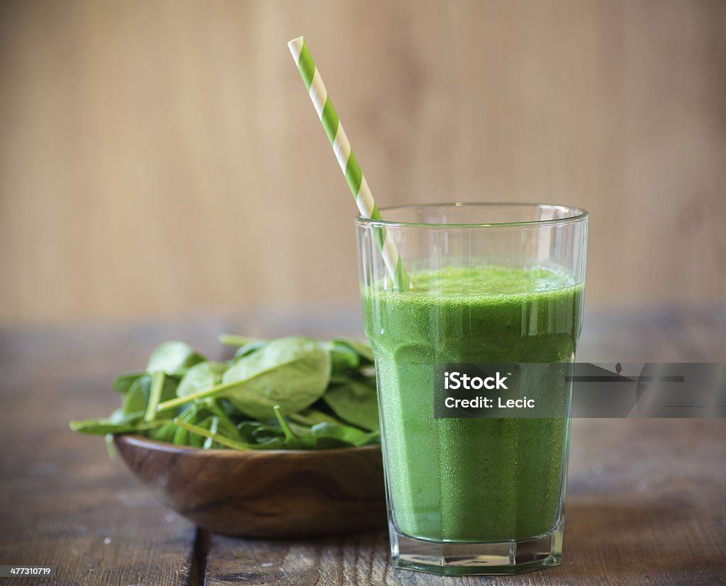 Batido de espinacas - Foto de stock de Batido de frutas libre de derechos