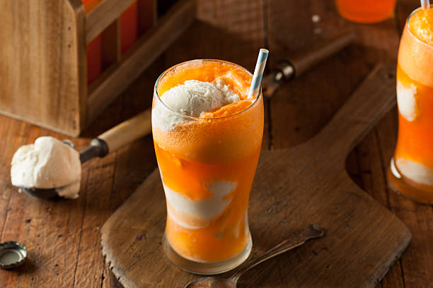 gazowany napój pomarańczowy creamsicle napój z lodami - ice float zdjęcia i obrazy z banku zdjęć