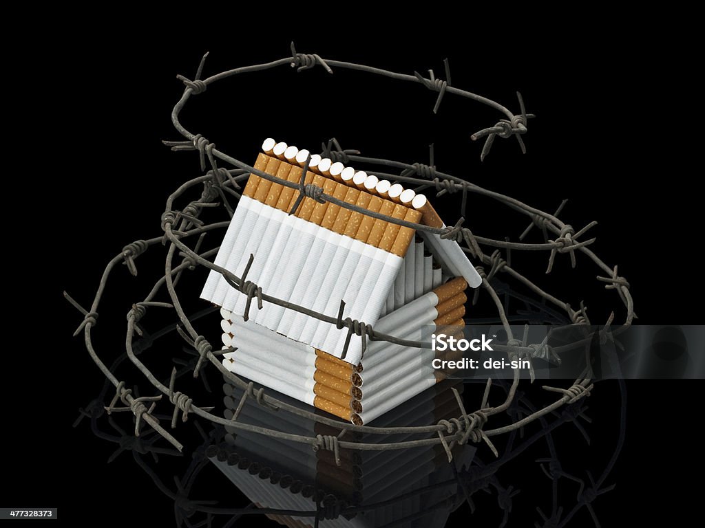 La Asamblea de los cigarrillos detrás de un alambre de espino - Foto de stock de Adicción libre de derechos