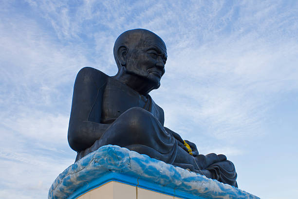 ルアン pu thaud 、大仏、タイの寺院 - praye ストックフォトと画像