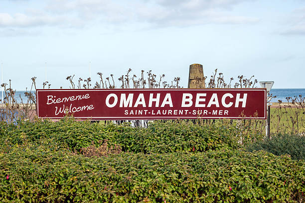 오마하발 플라주 - omaha beach sign normandy beach 뉴스 사진 이미지