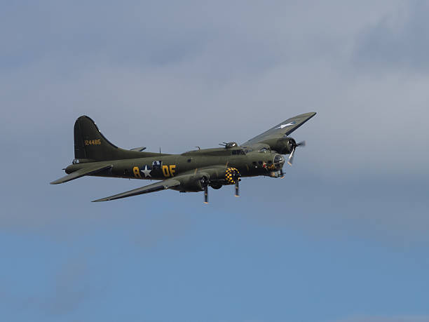 pływające twierdza'memphis belle'b17 - memphis belle zdjęcia i obrazy z banku zdjęć