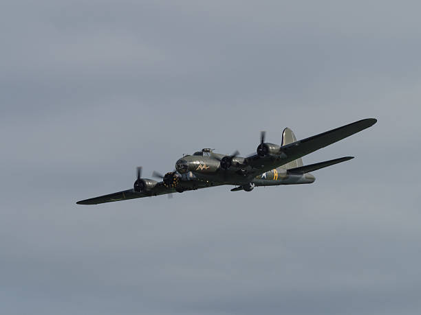 フライング要塞'memphis belle'b17 - memphis belle ストックフォトと画像