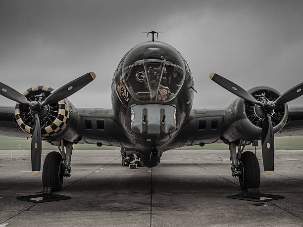 フライング要塞'memphis belle'b17 - memphis belle ストックフォトと画像