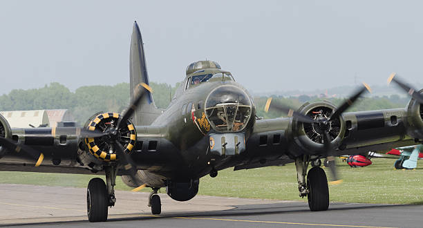 pływające twierdza'memphis belle'b17 - memphis belle zdjęcia i obrazy z banku zdjęć