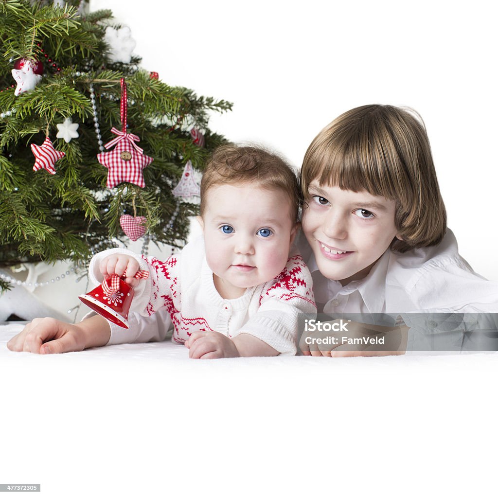 Natal Retrato de duas crianças em uma árvore decorada - Royalty-free Alegria Foto de stock