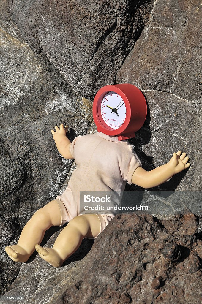 Vinatage antiguo muñeca con esfera de reloj - Foto de stock de Cabeza humana libre de derechos