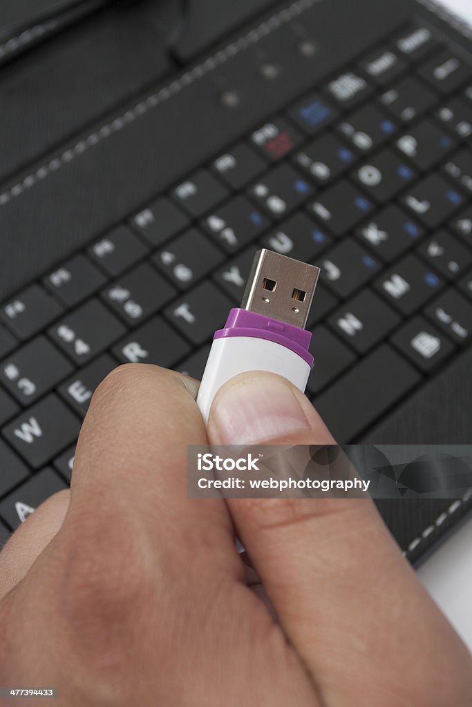 USB-флэш-памяти - Стоковые фото Cпециалист информационных технологий роялти-фри