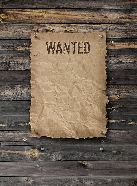 wanted-englisches plakat auf verwitterten plank aus holz wand - wanted poster stock-fotos und bilder