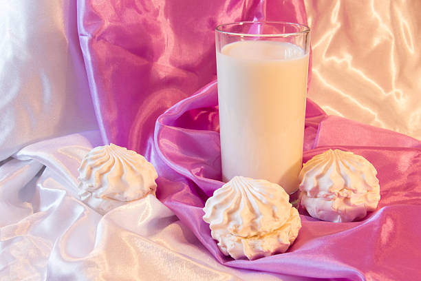 zefiro e latte - luxury milk dinner glass foto e immagini stock