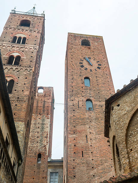 알바 - italy albenga liguria tower 뉴스 사진 이미지