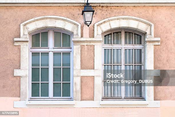 Clásico Dos Ventanas Foto de stock y más banco de imágenes de Aire libre - Aire libre, Arco - Característica arquitectónica, Arquitectura