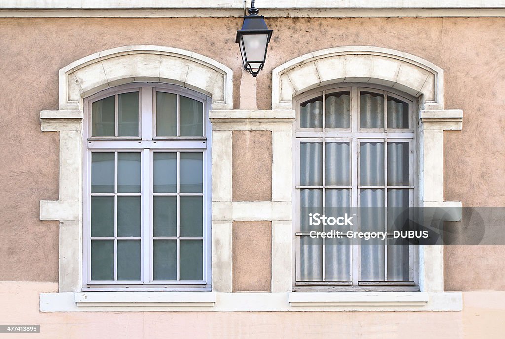 2 つのクラシックな窓 - まっすぐのロイヤリティフリーストックフォト