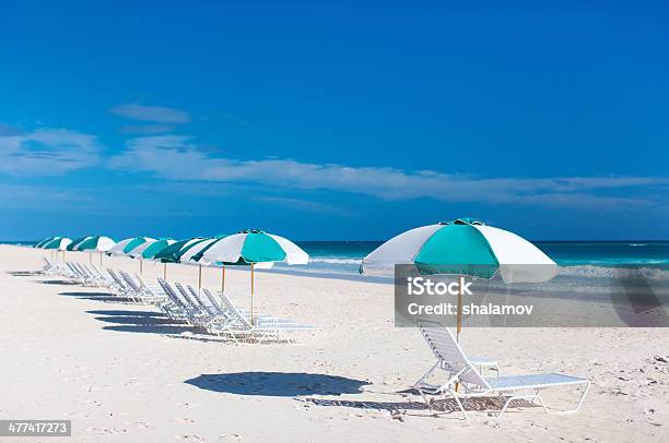 Panorama De La Playa Tropical Foto de stock y más banco de imágenes de Agua - Agua, Aire libre, Arena
