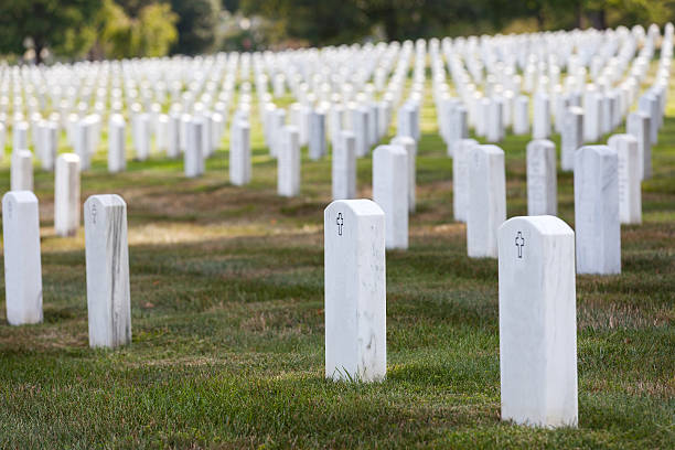 cemitério graveyard arlington - arlington virginia arlington national cemetery veteran cemetery imagens e fotografias de stock