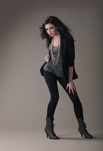 очень сексуальная брюнетка девушка носить рокерского шика наряд - blazer women black leggings стоковые фото и изображения