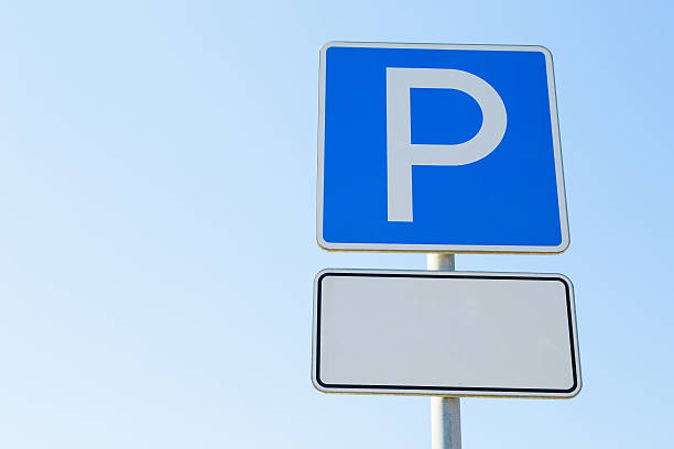 parkschild - parking lot parking sign sign letter p stock-fotos und bilder