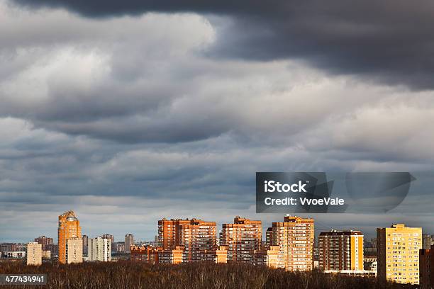 Urban Häuser Beleuchtet Vom Sonnenuntergang Balken Stockfoto und mehr Bilder von Abenddämmerung - Abenddämmerung, Abstrakt, Ansicht aus erhöhter Perspektive