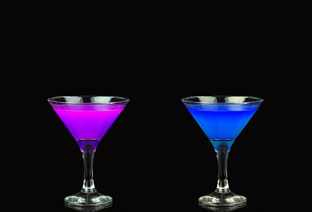 istock Cosmopolitan cocktail in a nice purple and blue in front 477441888