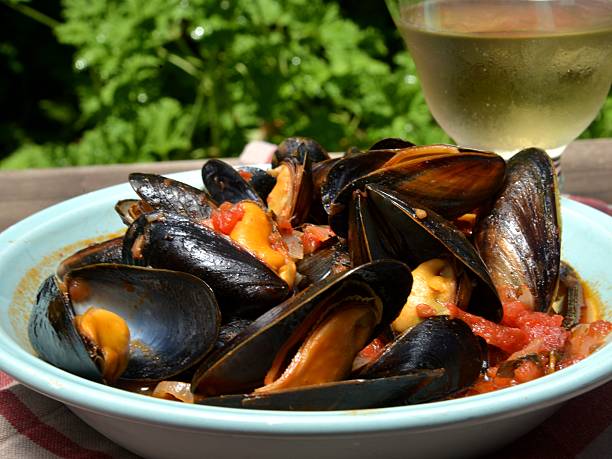 Mussels with tomato and wine