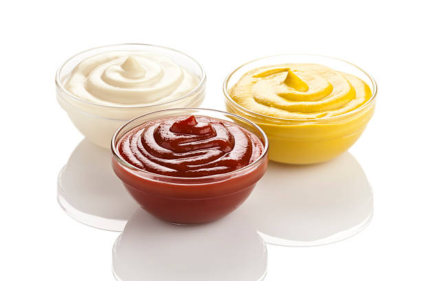 ketchup, mostarda, maionese em um copo bowls - sauces dip ketchup mayonnaise imagens e fotografias de stock