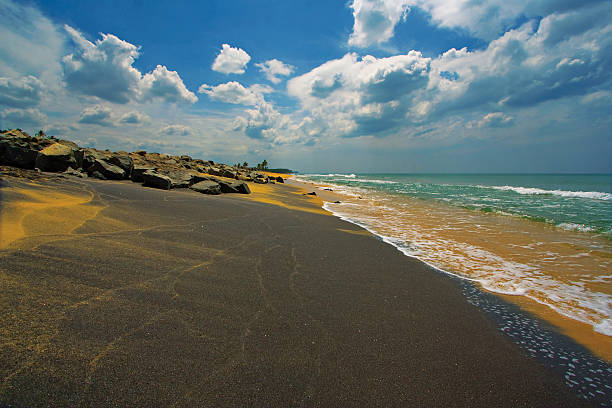 на океан пляж. - pattern blue sea sand стоковые фото и изображения