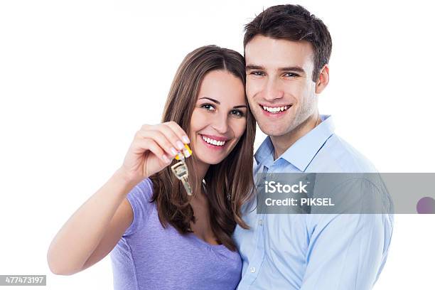 Neue Home Owners Mit Schlüssel Stockfoto und mehr Bilder von Weißer Hintergrund - Weißer Hintergrund, Paar - Partnerschaft, Schlüssel